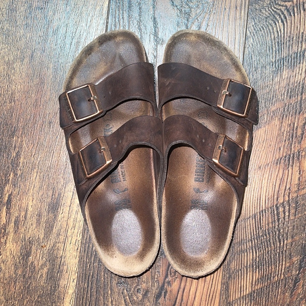 Women’s gently used Birkenstocks Arizona Soft footbed sandals